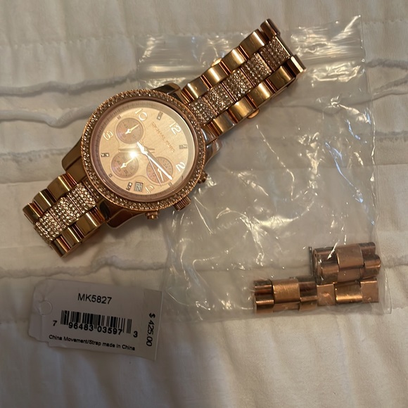 Michael Kors Rose Gold Watch - Picture 6 of 10